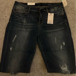 NWT Judy blue distressed jeans size 13/31 slightly cropped
